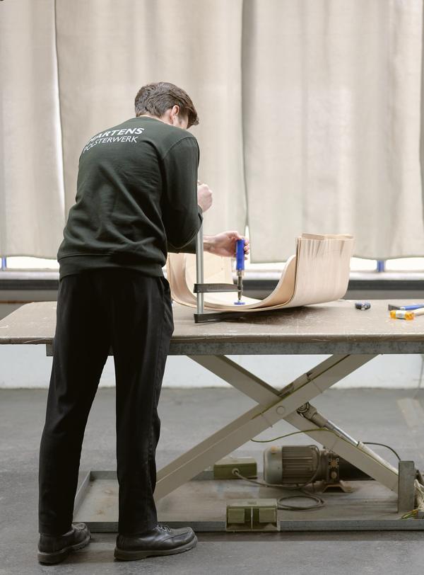 Developer assembling a sample on the lifting table